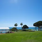 Beach-line Apartment