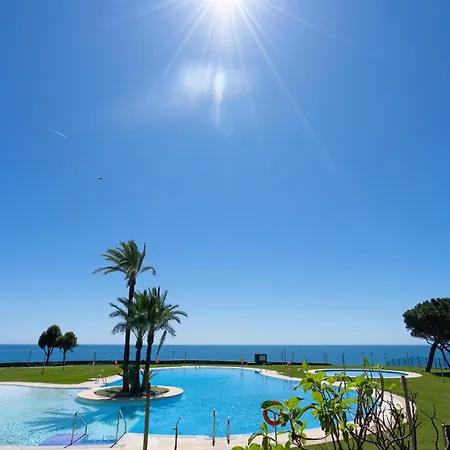 Beach-line Apartment