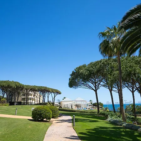 Beach-line Apartment